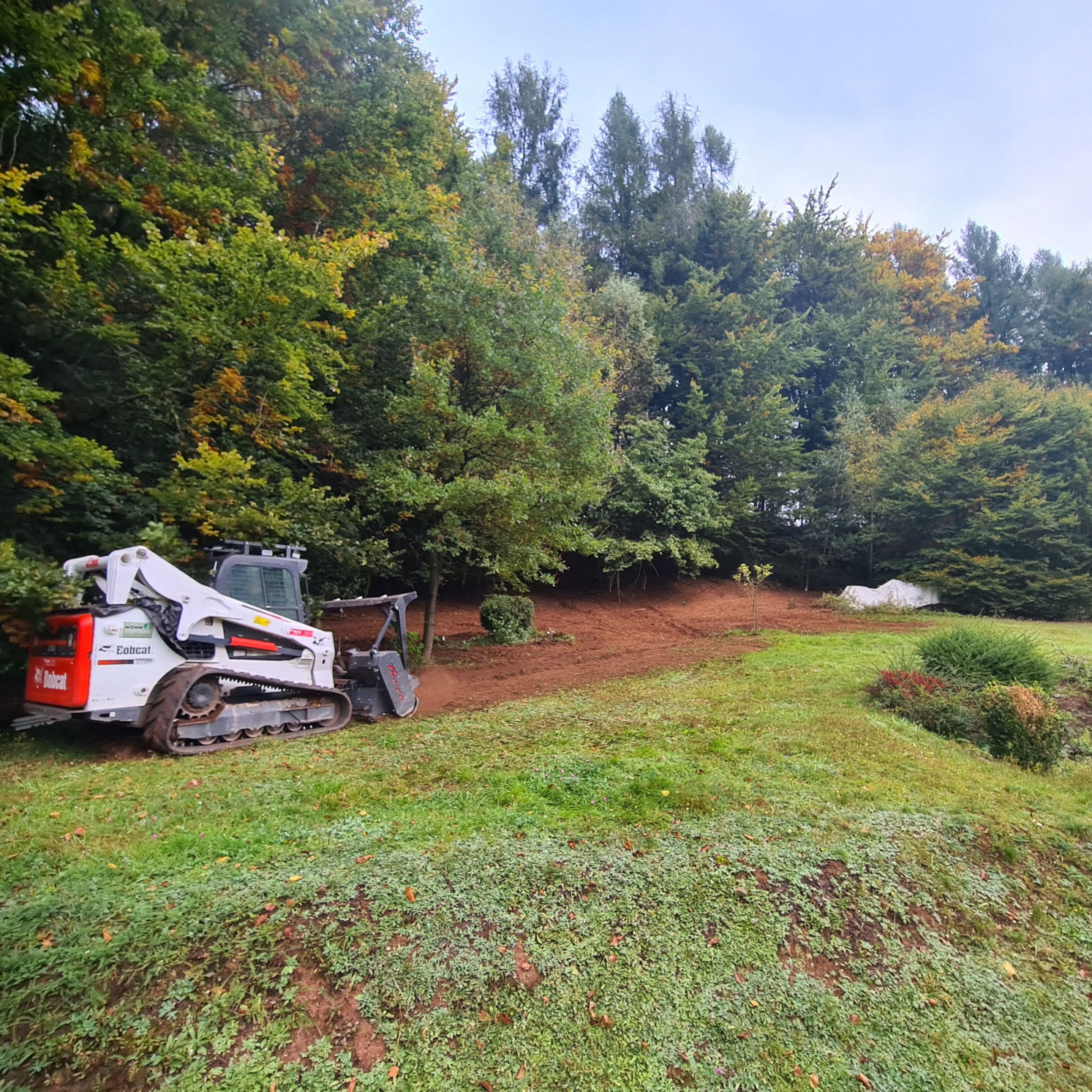 Wege- und Böschungspflege